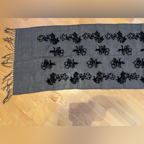 🇮🇹Vintage 100% Pure Wool/Lana Scarf by Ostinelli Como Italy | Floral 18” x 68” - Picture 8 of 17